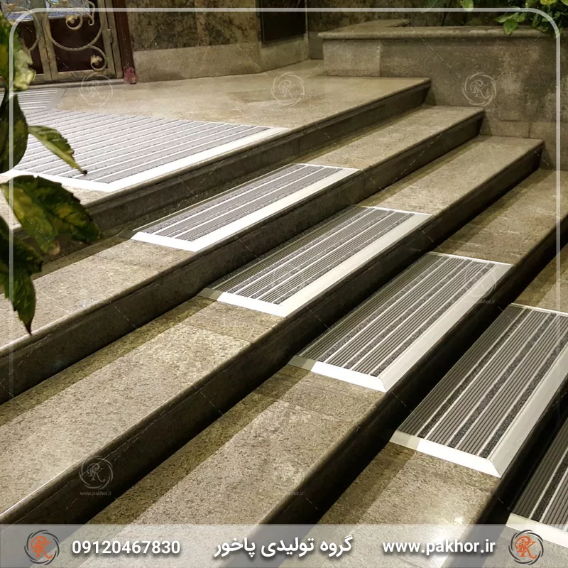 نمونه اجرا شده پادری آلومینیومی شیار دار موکت یک سانتی کد M6